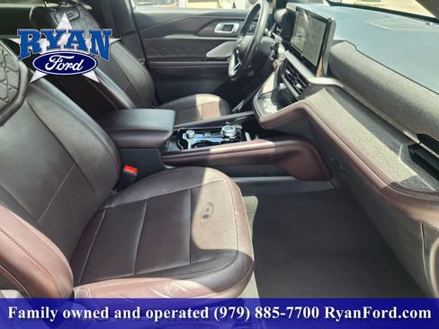 Used 2025 Ford Explorer Platinum w/ LUX Leather Package AWD/4WD image 10