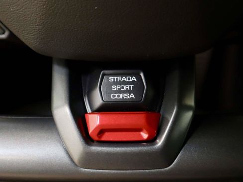 Used 2018 Lamborghini Huracan LP 580-2 RWD image 25