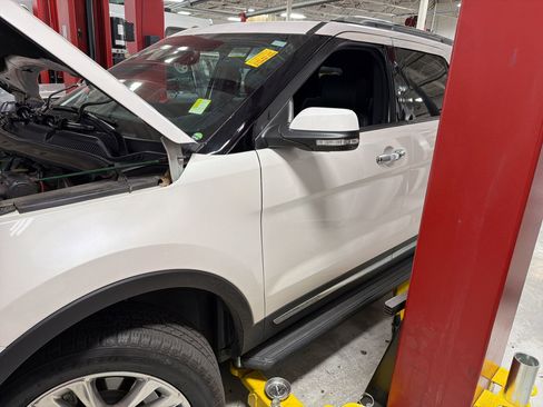 Used 2018 Ford Explorer Limited w/ Ford Safe & Smart Package image 1