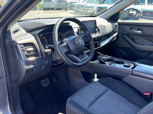 Used 2025 Nissan Rogue SV AWD/4WD image 15