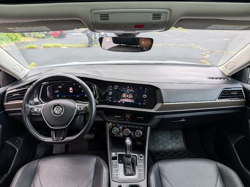 Used 2019 Volkswagen Jetta SEL Premium FWD image 32