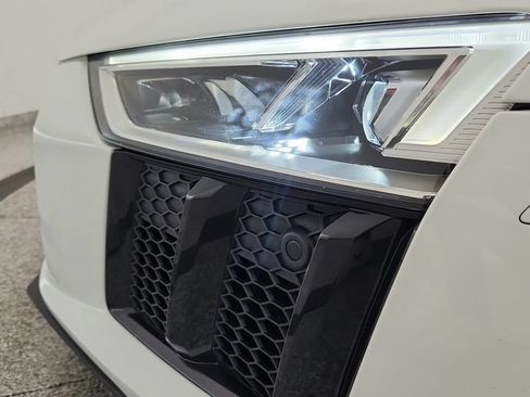 Used 2018 Audi R8 V10 RWD image 42