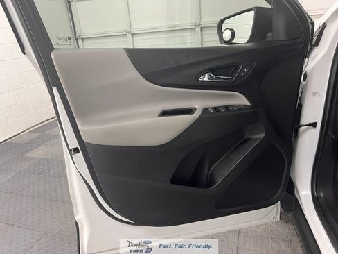 Used 2018 Chevrolet Equinox LS FWD image 24