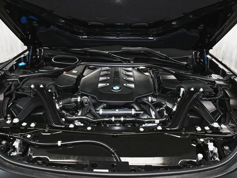 Used 2025 BMW 760i xDrive image 74