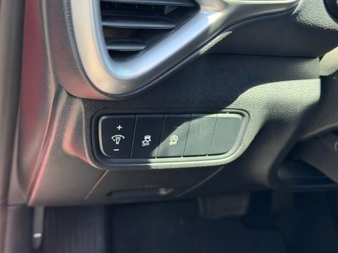 Used 2023 Kia Soul LX w/ LX Technology Package FWD image 18
