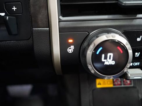 Used 2025 Toyota Tacoma Limited AWD/4WD image 42