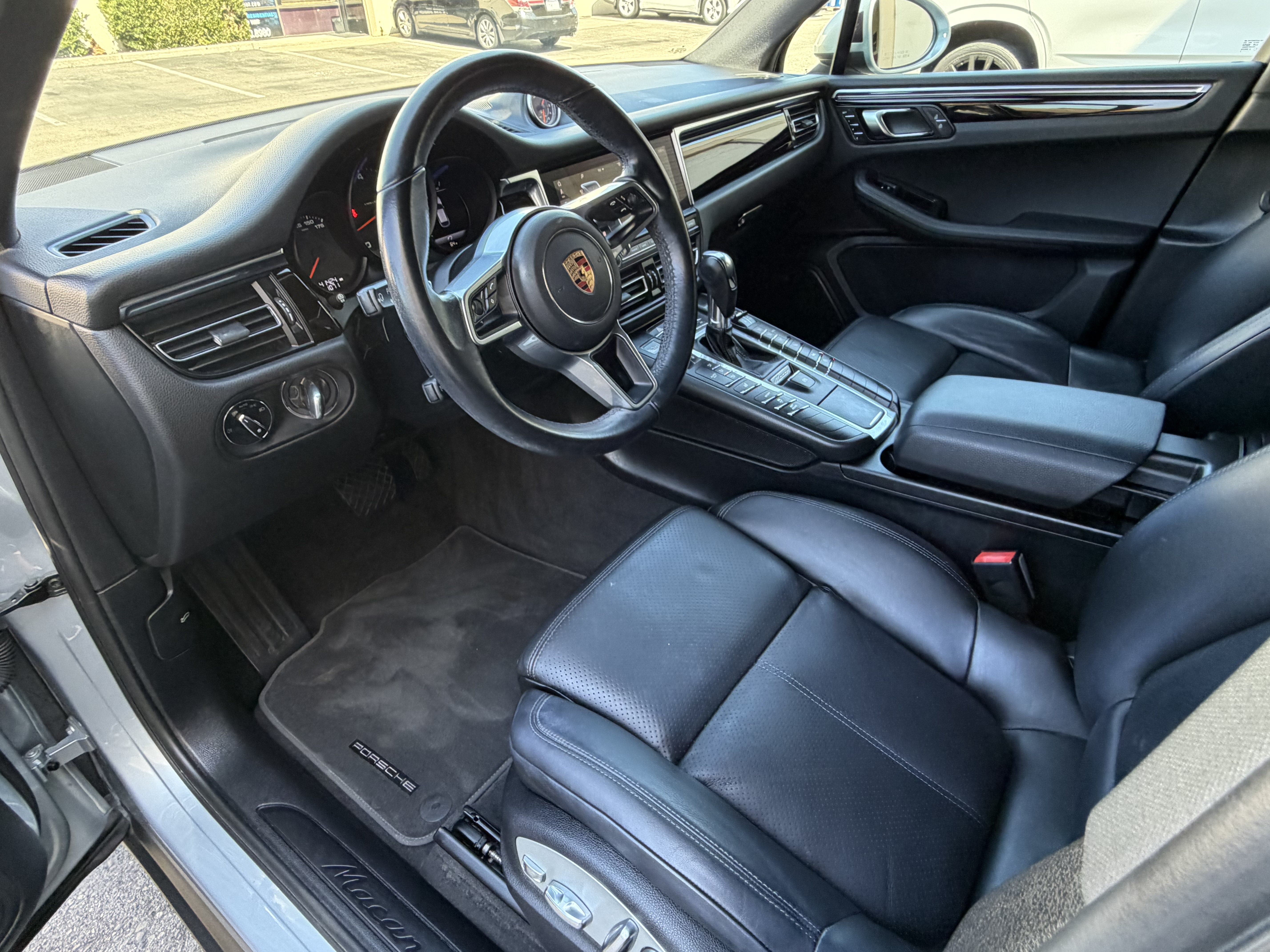 Used 2020 Porsche Macan AWD/4WD image 24