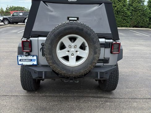 Used 2017 Jeep Wrangler Sport AWD/4WD image 4