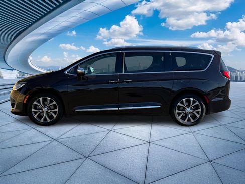 Used 2017 Chrysler Pacifica Limited w/ Advanced Safetytec Group image 8