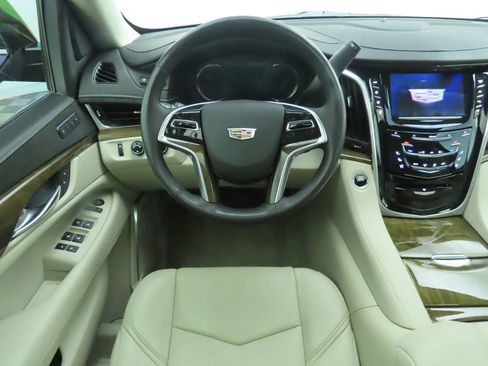 Used 2020 Cadillac Escalade Luxury w/ LPO, Radiant Package image 10