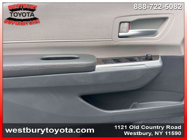 Used 2021 Toyota Sienna XLE FWD image 20
