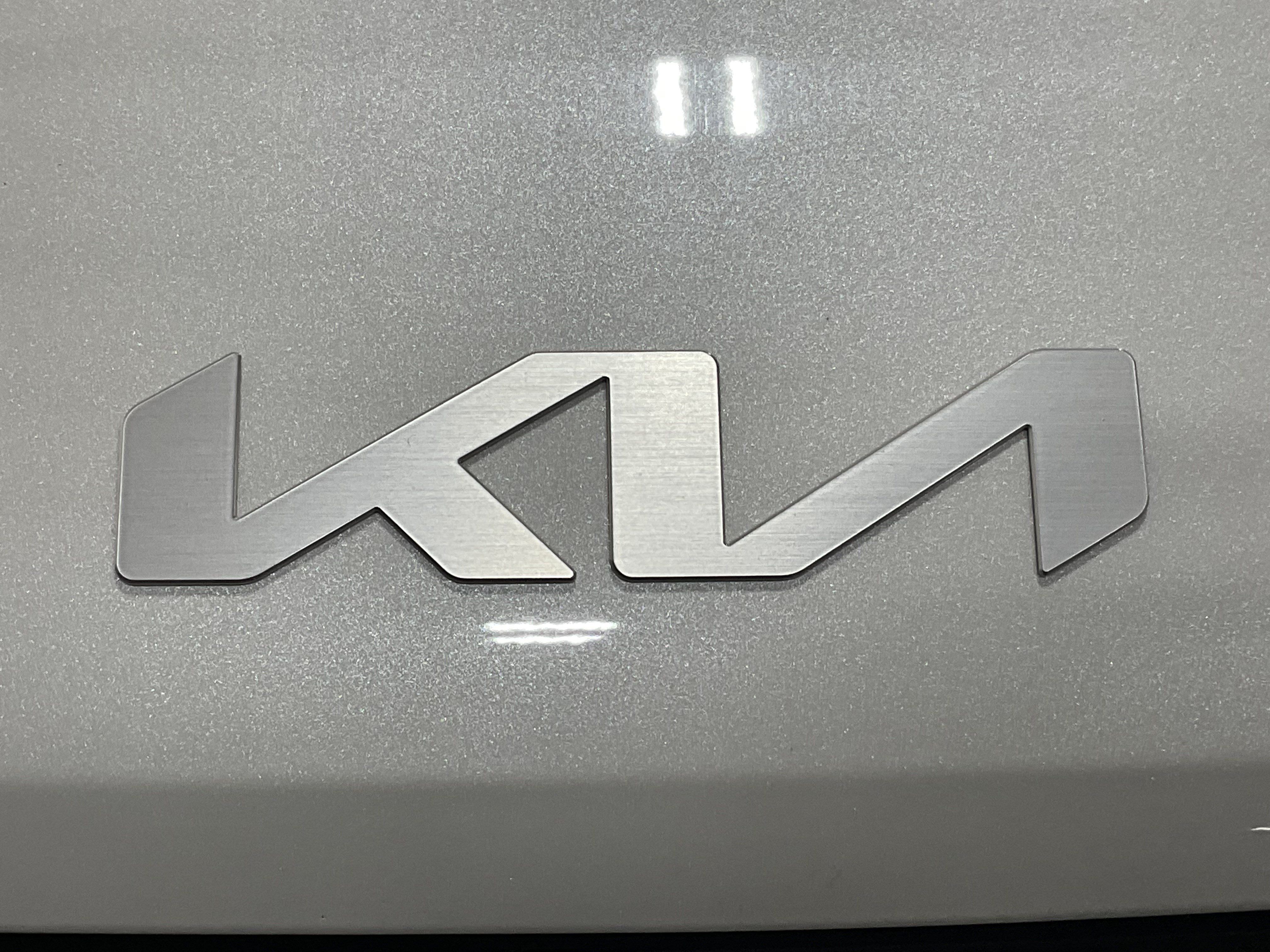 Used 2026 Kia Carnival LXS FWD image 6