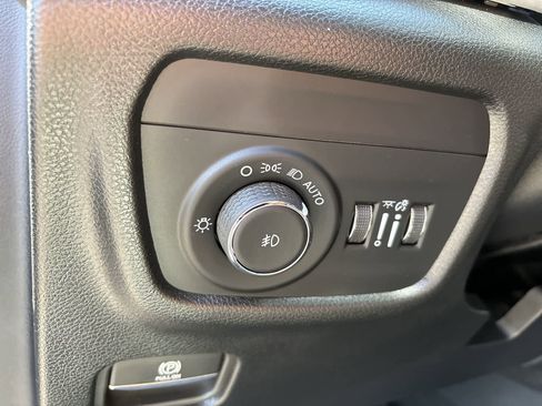 New 2025 Jeep Grand Cherokee Limited w/ Black Appearance Package image 9