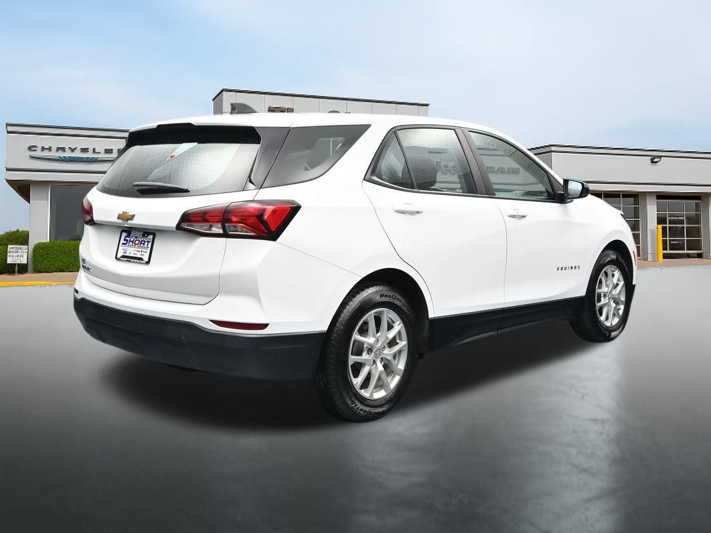 Used 2022 Chevrolet Equinox LS w/ LPO, Floor Liner Package FWD image 5