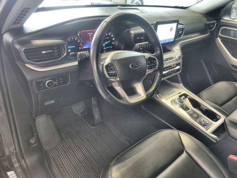 Used 2023 Ford Explorer XLT w/ Equipment Group 202A AWD/4WD image 14