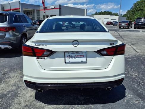 Used 2024 Nissan Altima 2.5 SR FWD image 2