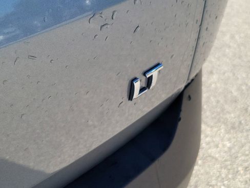 Used 2023 Chevrolet Traverse LT image 14