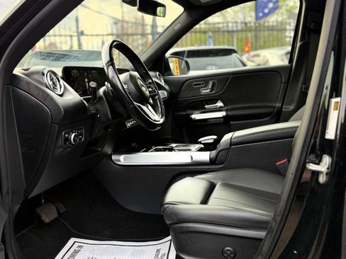 Used 2023 Mercedes-Benz GLB 250 4MATIC w/ Premium Package image 26