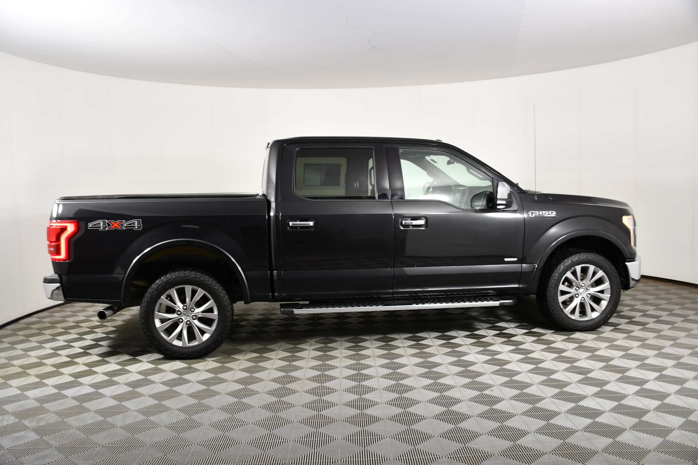 Used 2015 Ford F150 Lariat w/ Equipment Group 502A Luxury AWD/4WD image 5
