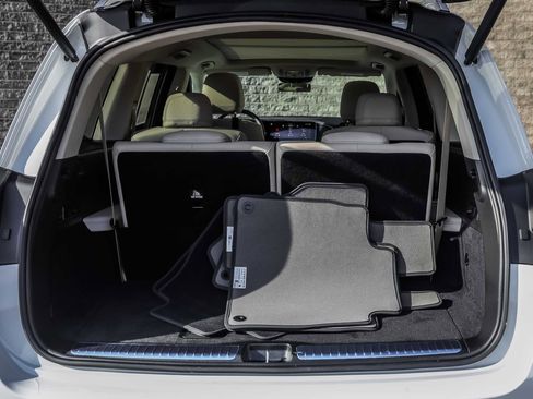 Used 2024 Mercedes-Benz GLS 450 4MATIC image 18