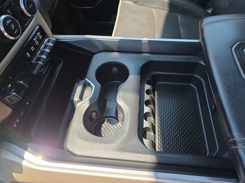 Used 2019 RAM 1500 Laramie AWD/4WD image 28