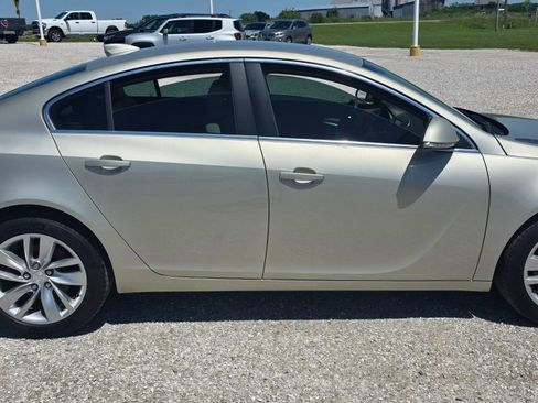 Used 2016 Buick Regal FWD image 2