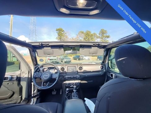 Used 2022 Jeep Gladiator Willys image 4
