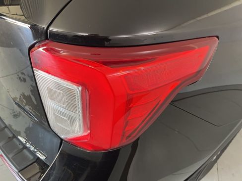 Used 2022 Ford Explorer XLT w/ Equipment Group 202A AWD/4WD image 49