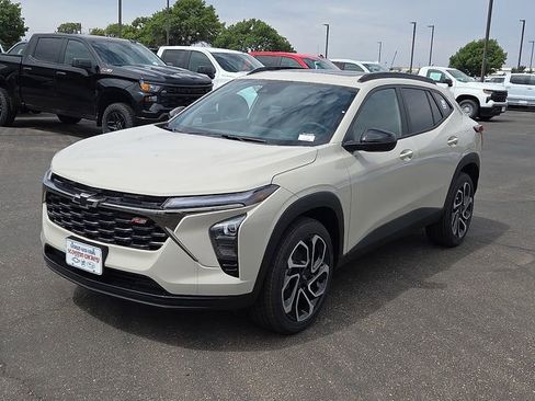 New 2026 Chevrolet Trax RS w/ Sunroof Package FWD image 1