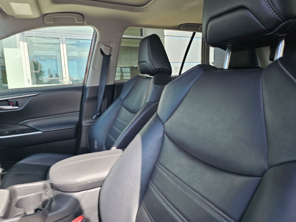 Used 2021 Toyota RAV4 XLE Premium AWD/4WD image 23