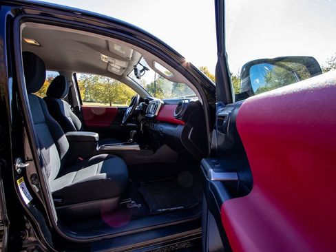 Used 2016 Toyota Tacoma SR5 image 15