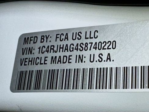 New 2025 Jeep Grand Cherokee Altitude image 17