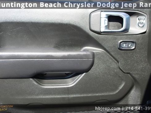 Used 2022 Jeep Gladiator Willys image 15