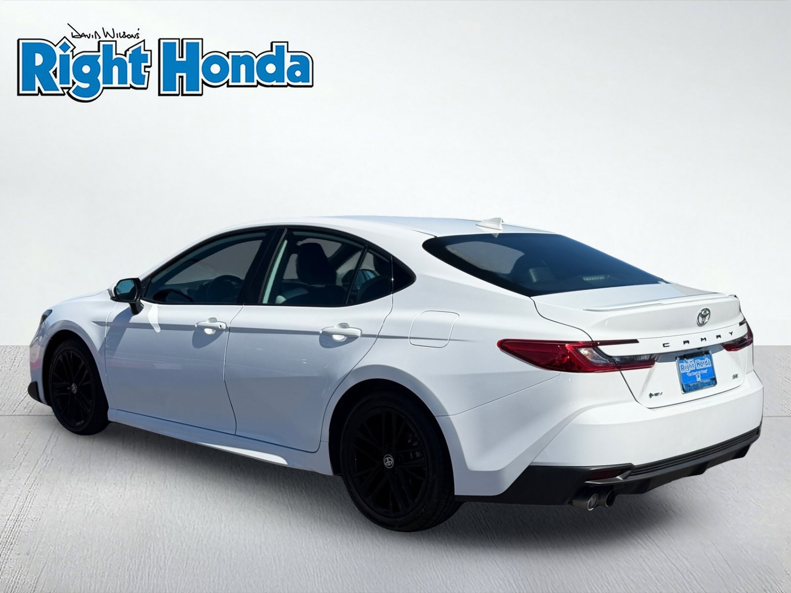 Used 2025 Toyota Camry SE FWD image 4