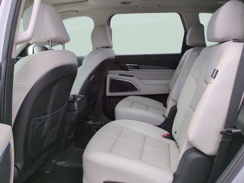 Used 2024 Kia Telluride SX FWD image 13