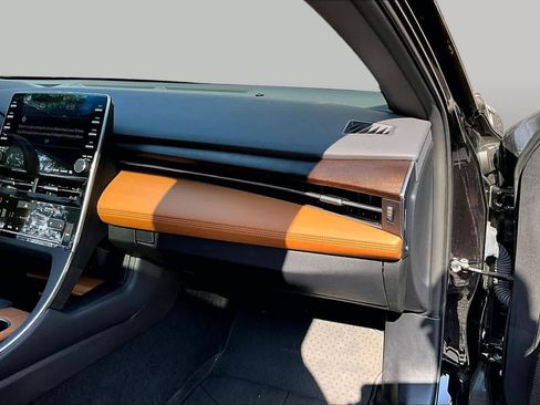 Used 2021 Toyota Avalon Limited FWD image 19