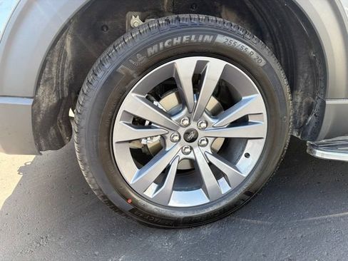 Certified 2025 Ford Explorer Active w/ Active Comfort Package AWD/4WD image 18