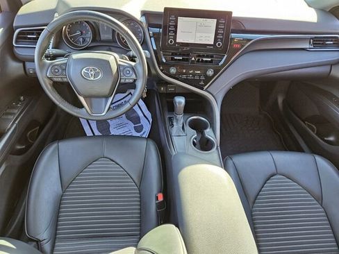 Used 2021 Toyota Camry SE image 9