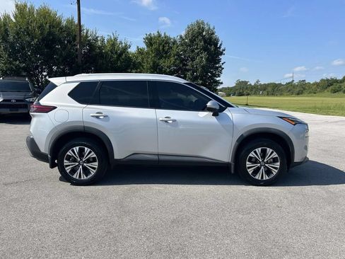 Used 2021 Nissan Rogue SV w/ Premium Package FWD image 8