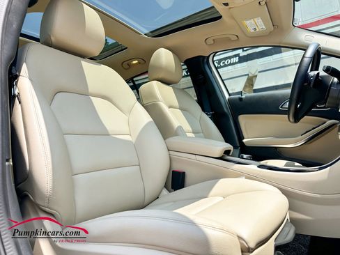 Used 2020 Mercedes-Benz GLA 250 4MATIC w/ Premium Package image 18