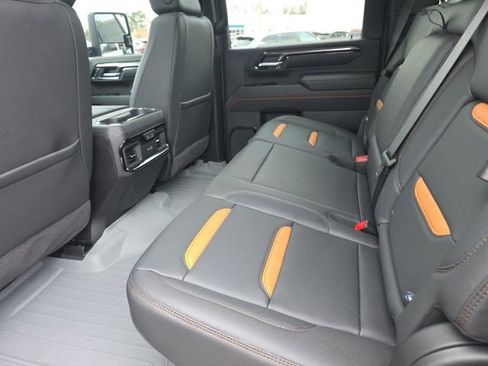 Used 2025 GMC Sierra 2500 AT4 w/ Technology Package image 16