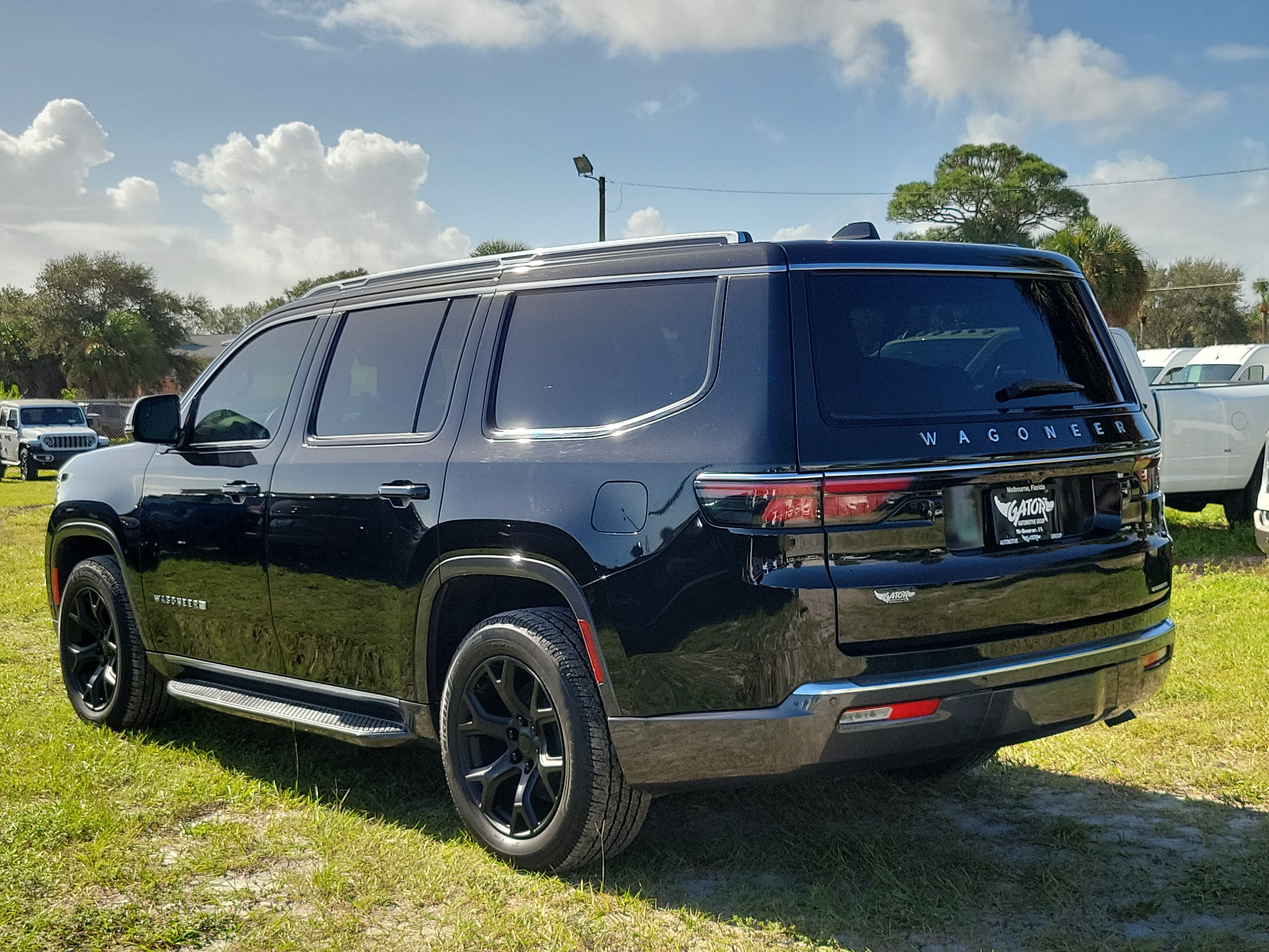 Used 2022 Jeep Wagoneer Series II RWD image 3