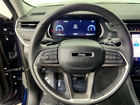Used 2023 Jeep Grand Cherokee L Limited w/ Luxury Tech Group II AWD/4WD image 14
