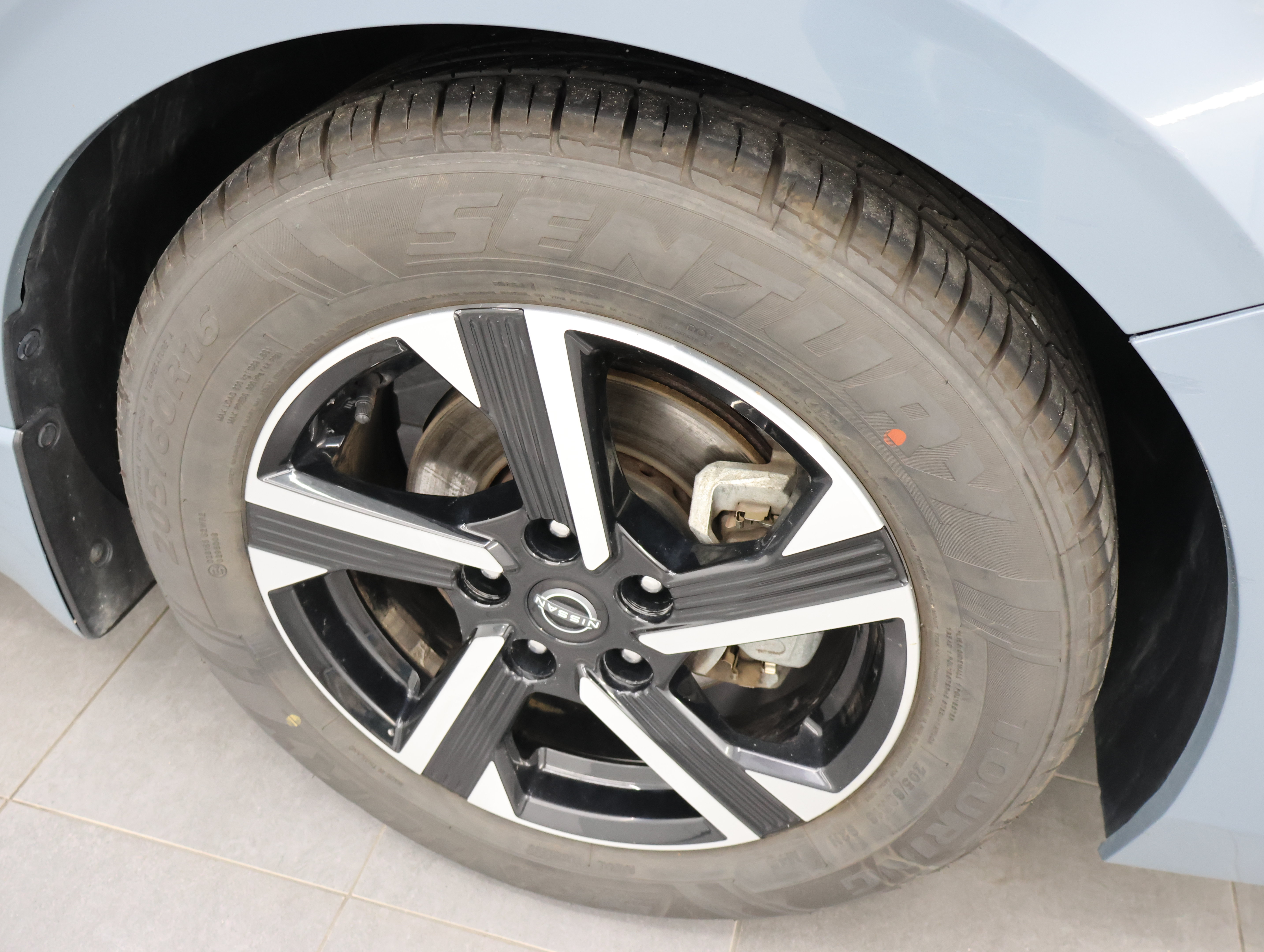 Used 2024 Nissan Sentra SV FWD image 3