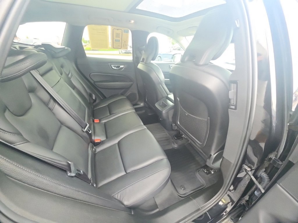 Used 2019 Volvo XC60 T5 Momentum w/ Multimedia Package AWD/4WD image 31