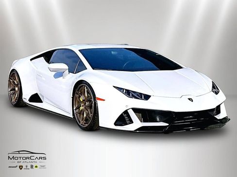 Used 2021 Lamborghini Huracan EVO image 2