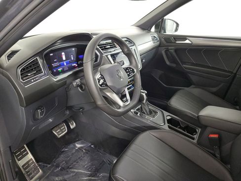 Used 2022 Volkswagen Tiguan SE R-Line image 25