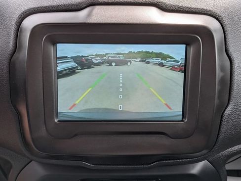 Used 2021 Jeep Renegade Latitude w/ Convenience Group AWD/4WD image 12