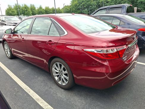 Used 2017 Toyota Camry XLE w/ Moonroof Package FWD image 3
