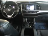 Used 2018 Toyota Highlander XLE image 2